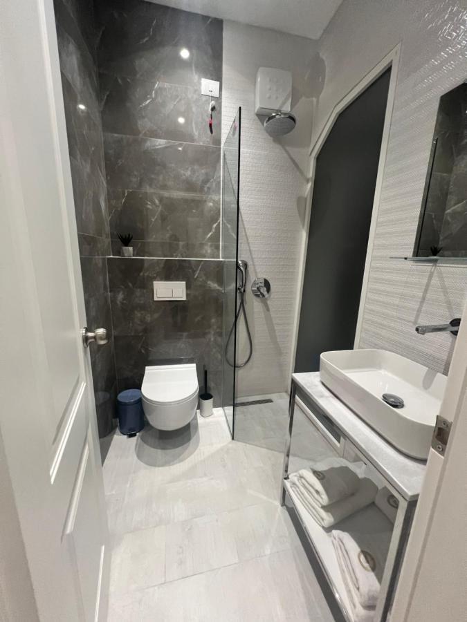 טיראנה Enzo Rooms & Apartment Blloku מראה חיצוני תמונה