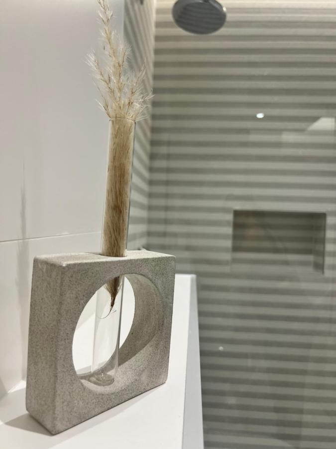טיראנה Enzo Rooms & Apartment Blloku מראה חיצוני תמונה