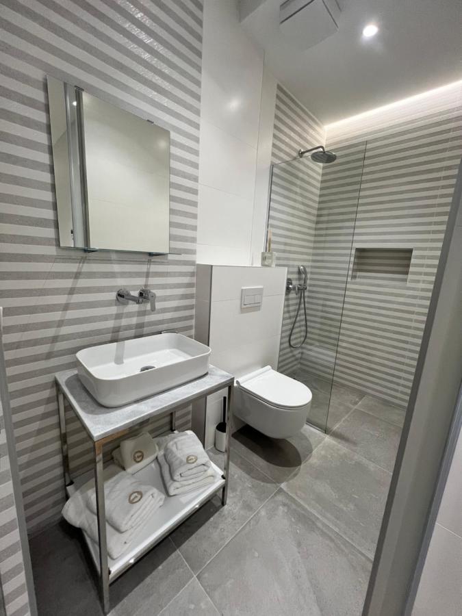 טיראנה Enzo Rooms & Apartment Blloku מראה חיצוני תמונה