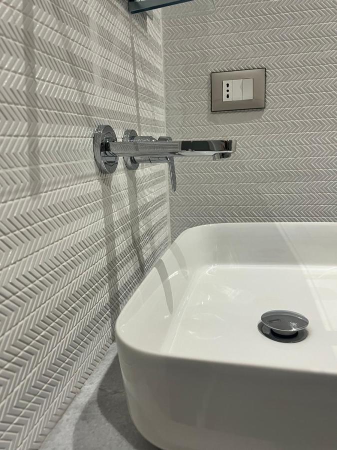 טיראנה Enzo Rooms & Apartment Blloku מראה חיצוני תמונה