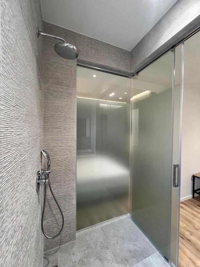 טיראנה Enzo Rooms & Apartment Blloku מראה חיצוני תמונה