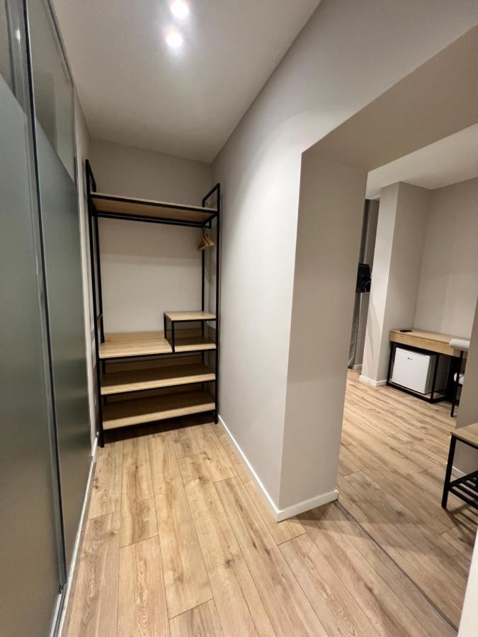 טיראנה Enzo Rooms & Apartment Blloku מראה חיצוני תמונה