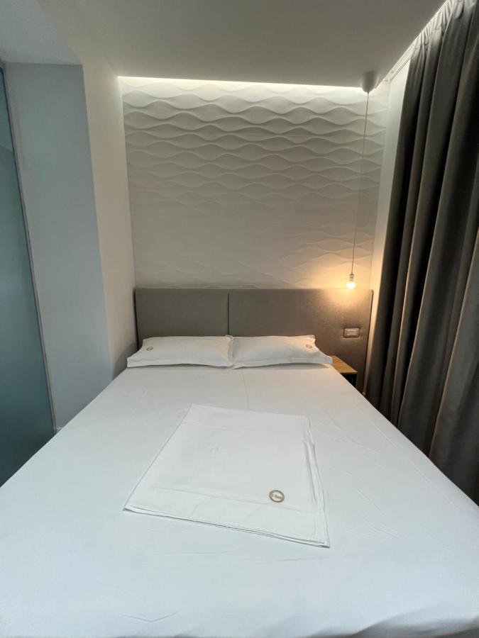 טיראנה Enzo Rooms & Apartment Blloku מראה חיצוני תמונה