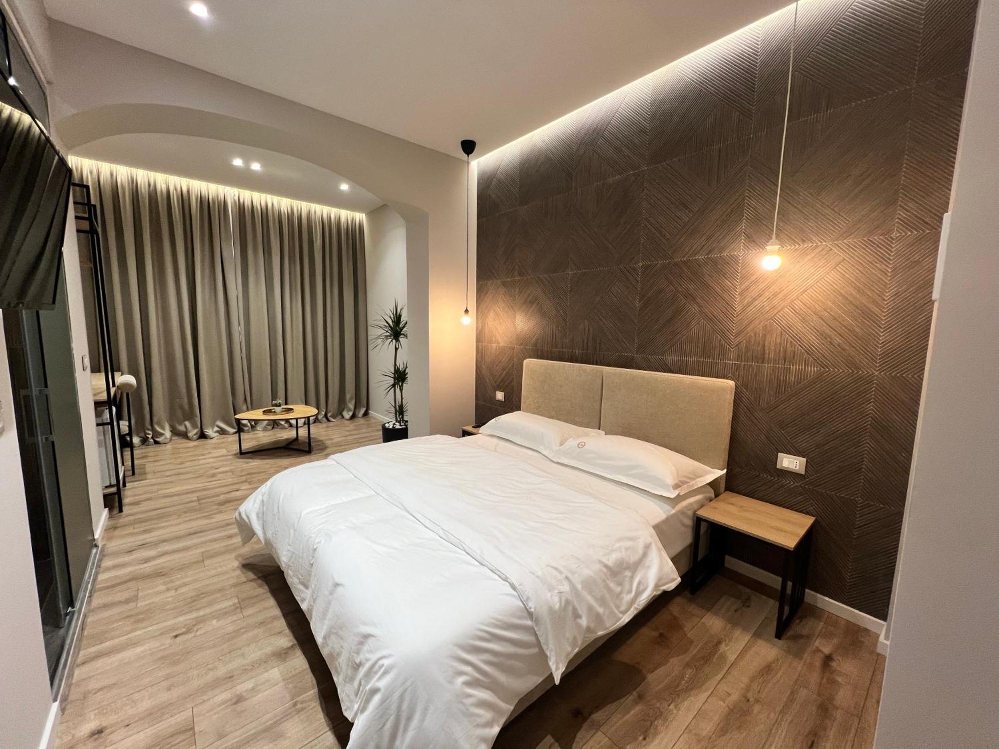 טיראנה Enzo Rooms & Apartment Blloku מראה חיצוני תמונה