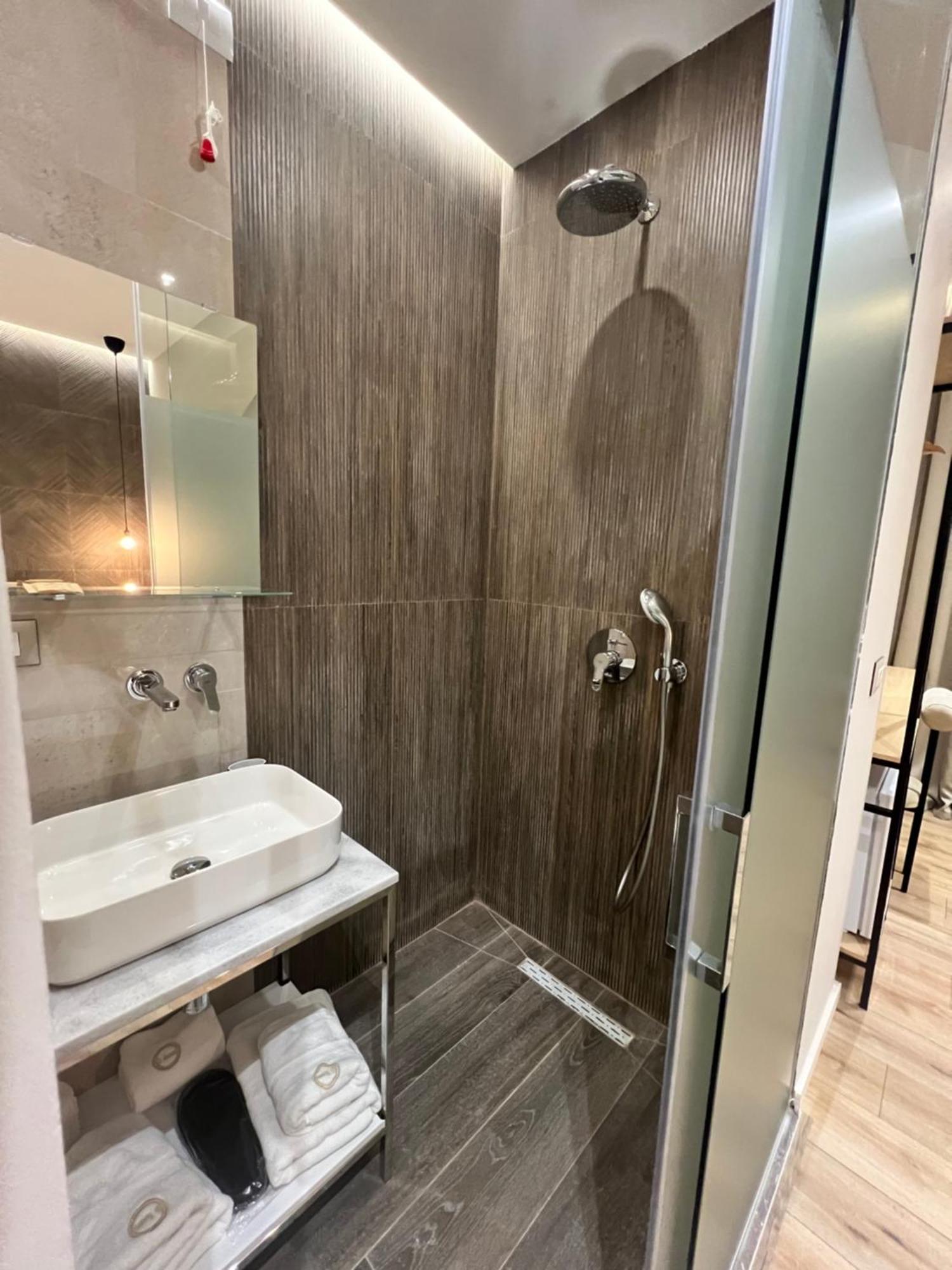 טיראנה Enzo Rooms & Apartment Blloku מראה חיצוני תמונה