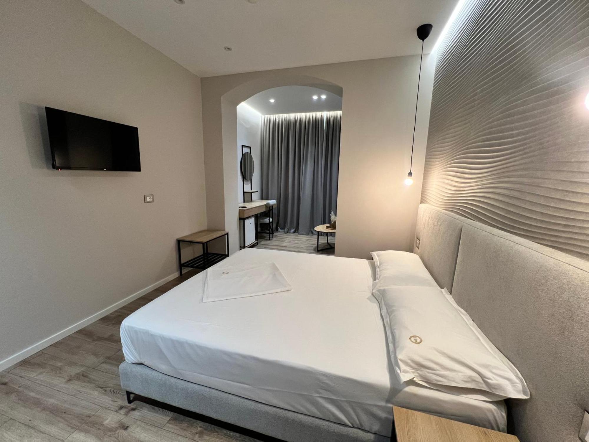 טיראנה Enzo Rooms & Apartment Blloku מראה חיצוני תמונה